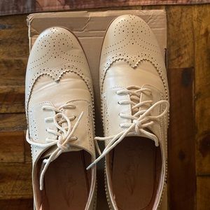Women’s Oxford shoes cream color size 10